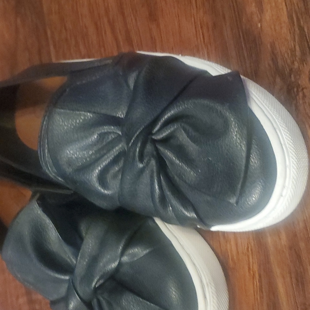 Shoes - Picture 2 of 5